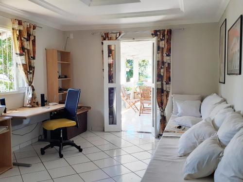 Χώρος καθιστικού στο Casa na praia de Setiba com panorama fantástico