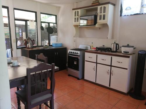 a kitchen with a table and a stove top oven at Casa Los Ángeles in Ángeles