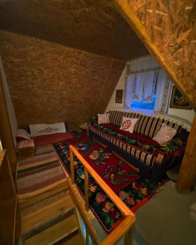 a living room with a couch and a rug at Vikendica Amra i Indir in Travnik