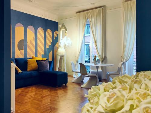 Luxury Apartment 2 bedrooms and 2 baths in Milan downtown with AC, WiFi, Subway aiport conneted