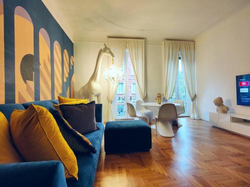 Luxury Apartment 2 bedrooms and 2 baths in Milan downtown with AC, WiFi, Subway aiport conneted