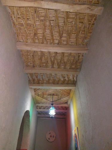 a ceiling in a room with a chandelier at KASBAH Atlas-Aberdouz in Aït Hattab