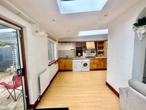 a kitchen with a washer and dryer in a room at 4 Bed house in Daneby Road,SE6 in Catford