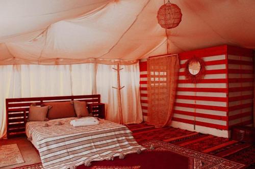 Lova arba lovos apgyvendinimo įstaigoje Rimal Tata Camp