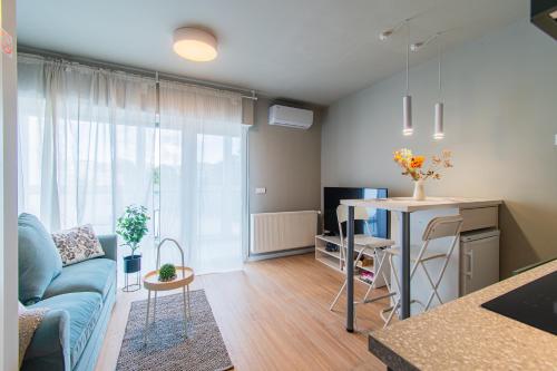 Flexible SelfCheckIns 58, 59 & 60 - Zagreb - Loggia - New - Luxury