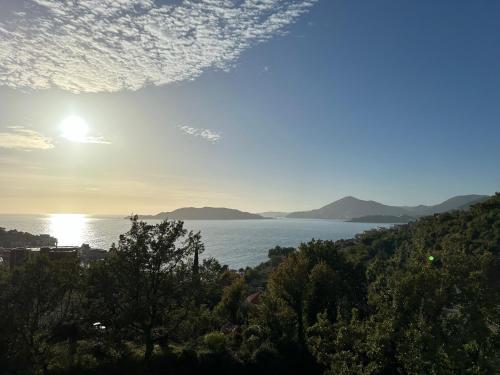 a view of a body of water with the sun in the sky at Apartment Kovacevic With Sea View in Pržno