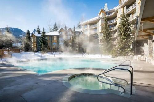 Gallery image of 600 SQFT 1 Bed 1 Bath Mountain View Suite at Cascade Lodge in Whistler Village Sleeps 4 in Whistler