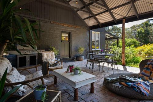 Taman di luar Edessa Lodge - 2 bedroom tranquil bush retreat