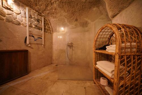 a bathroom with a shower and a crib in a room at Cappadocia Nar Cave House & Swimming Pool in Nevsehir
