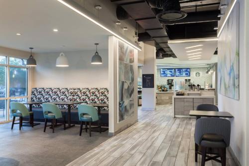 Posezení v ubytování SpringHill Suites by Marriott Orlando Lake Buena Vista in Marriott Village
