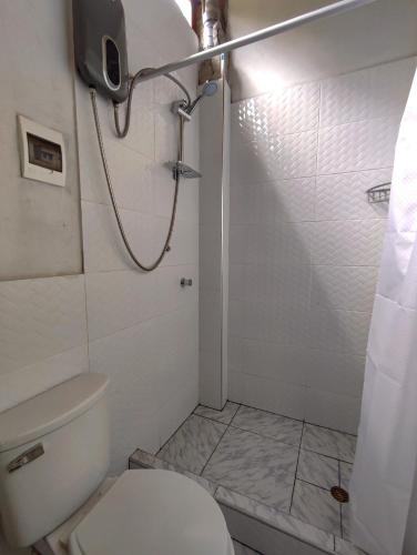 a bathroom with a toilet and a shower at Cabañas Ecowasi in Tingo María