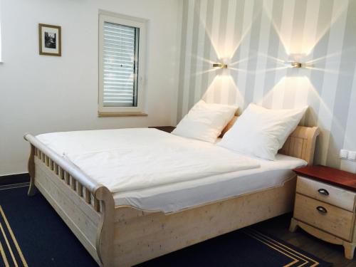 Ένα ή περισσότερα κρεβάτια σε δωμάτιο στο Polo Villa & Suites