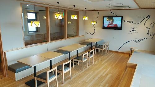 ホテルグローバルビュー釧路 天然温泉 天空の湯(旧 ホテルパコ釧路）にあるテレビまたはエンターテインメントセンター
