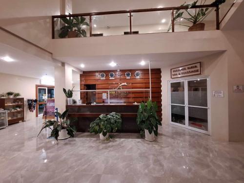 Lobi atau kawasan kaunter penerimaan di Alunsina Hotel and Spa