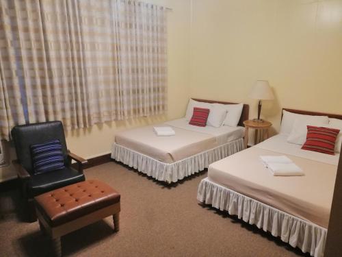 Łóżko lub łóżka w pokoju w obiekcie Mountain Lodge and Restaurant