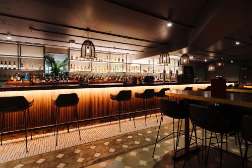 El lounge o bar de The Island Gold Coast