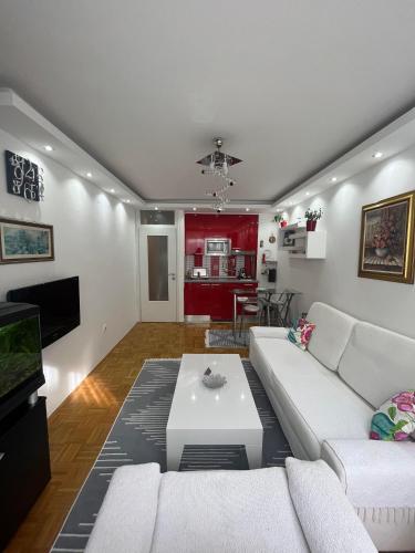 Ruang duduk di SASE Apartment