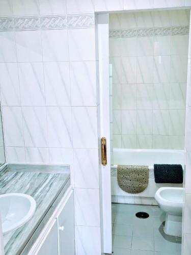 Monte Duquesa - 4 bedroom apt, 3 bathrooms close to Port and Beach, communal pool