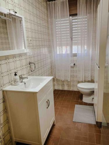 a bathroom with a white sink and a toilet at Casa de campo in Pontevedra