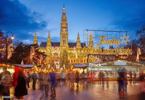 FLAIR of HOLIDAY SISSIS near SCHÖNBRUNN City Metro 3 4 busses 51a 48a kids pets WELCOME