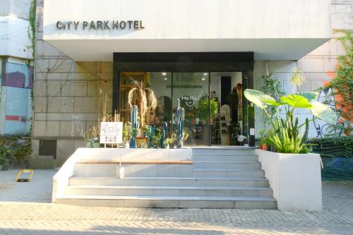 Muka bangunan atau pintu masuk City Park Hotel