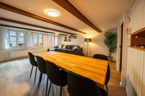 Φωτογραφία από το άλμπουμ του Altes Inserat Large apt in town center with garden & near lake σε Brienz