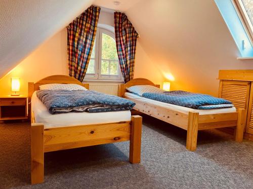 Postel nebo postele na pokoji v ubytování Dat-Klinkerhus-auf-Ruegen-XXL-Urlaubsparadies-nahe-Ostseestrand-Nationalpark-fuer-17-Gaeste