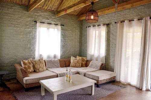 a living room with a couch and a table at Die Dam Huis in Nieu-Bethesda