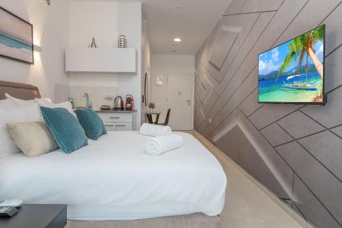 Hi-Yam SeaView Apartments & Suitesにあるテレビまたはエンターテインメントセンター