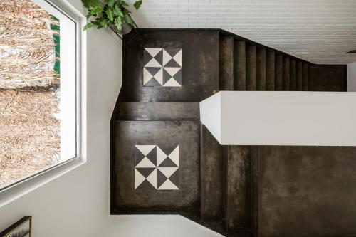 a staircase in a house with a wall with a window at El Rocio Estate 2bhk in Assagao with Common pool, Free Parking,8 min away from Vagator in Assagao