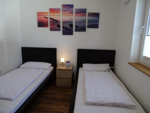 Un pat sau paturi într-o cameră la Wattwurm