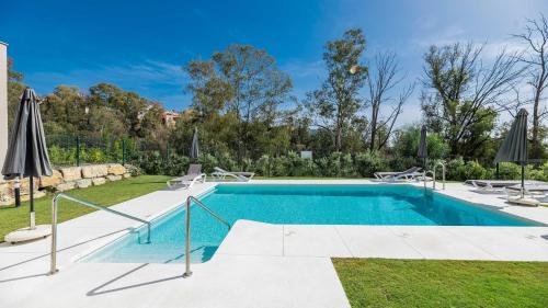 Endless Luxury At Marbella Lake Paradise