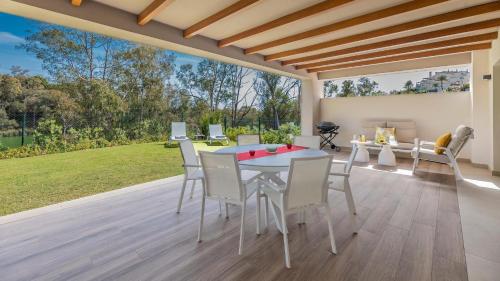 Endless Luxury At Marbella Lake Paradise