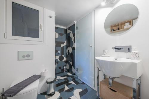 Acropolis View Apt: Cozy Stay in Athens