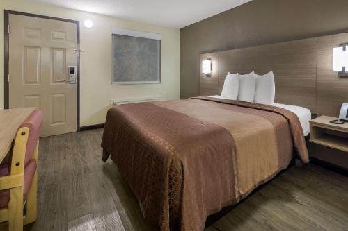 Cama o camas de una habitación en Rodeway Inn Ardmore I-65