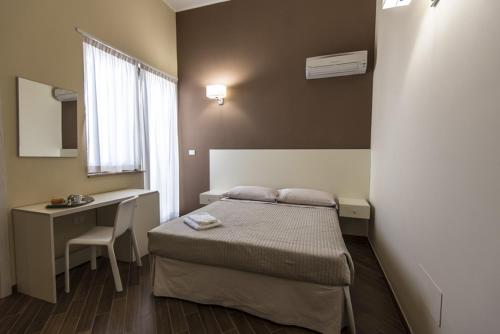 Postel nebo postele na pokoji v ubytování Golden House