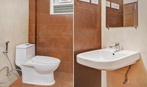 a bathroom with a toilet and a sink at De Crown Luxury Hotel in Kākināda