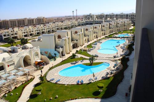 una vista aérea de un complejo con 2 piscinas en Apartment inside 5* star hotel private beach with reef (FOREIGNERS ONLY) en Hurghada