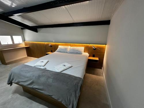 מיטה או מיטות בחדר ב-LOFTS GREEN ISLAND