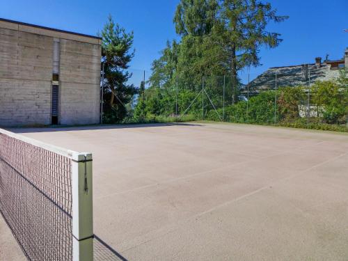 Tenis dan/atau kemudahan skuasy di Studio Jeanne D'Arc Apt- B-11 by Interhome atau berdekatan