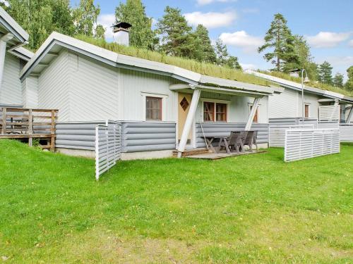 a white house with a grass roof at Holiday Home Kulta-käkönen 3 by bomba by Interhome in Nurmes