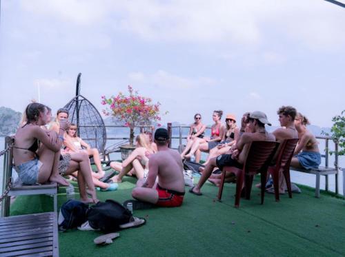 Clientes alojados en Brother Friendly - Gia Cat Long Hotel