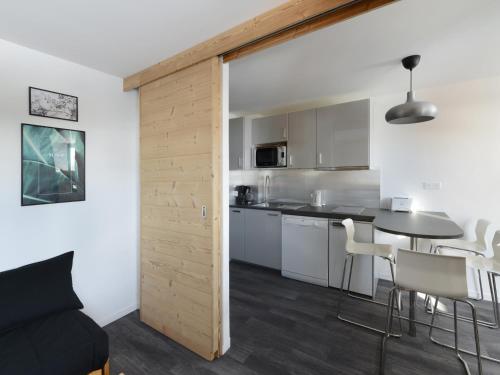 Studio rénové, accès pistes, balcon