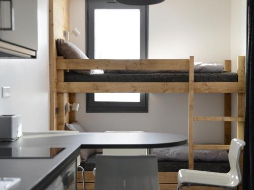 Studio rénové, accès pistes, balcon