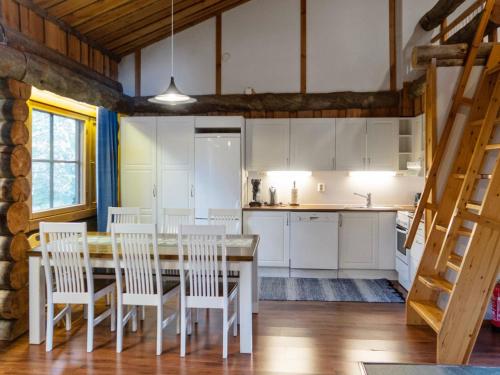 Η κουζίνα ή μικρή κουζίνα στο Holiday Home Vuokatinportti b3- lemminkäinen by Interhome