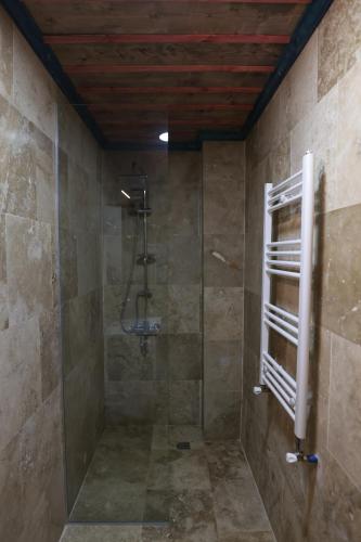 a bathroom with a shower with a window at Stone Owl Otel & Restaurant in Uchisar