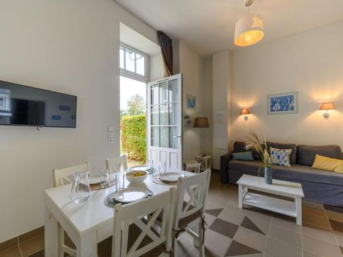 Photo de la galerie de l'établissement Apartment Château De Kergonano-3 by Interhome, à Baden