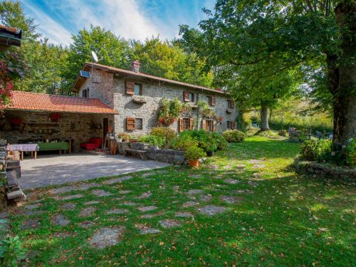 Κήπος έξω από το Holiday Home I 3 Faggi by Interhome