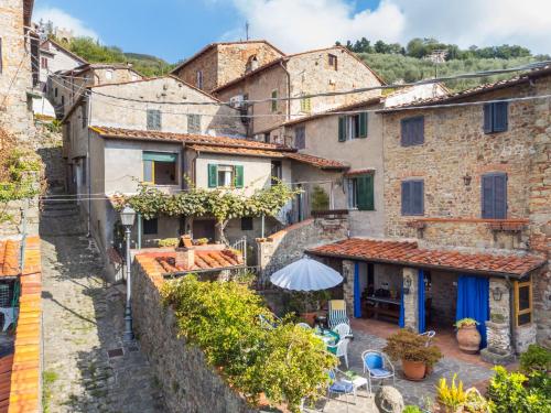 an alley in an italian village with buildings at Apartment La casa del Fale di Collodi by Interhome in Collodi