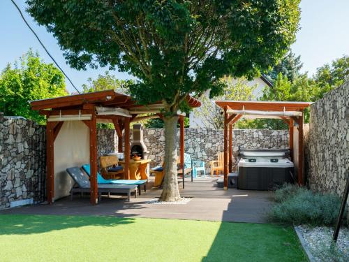 Vườn quanh Holiday Home Particia by Interhome